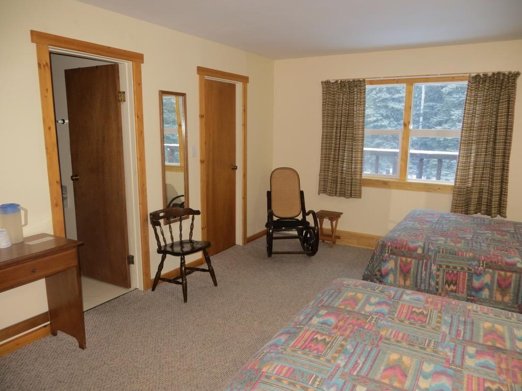 Black Cat Guest Ranch Brule Mines Екстер'єр фото